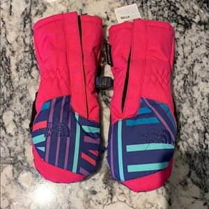 The North Face 2T mittens